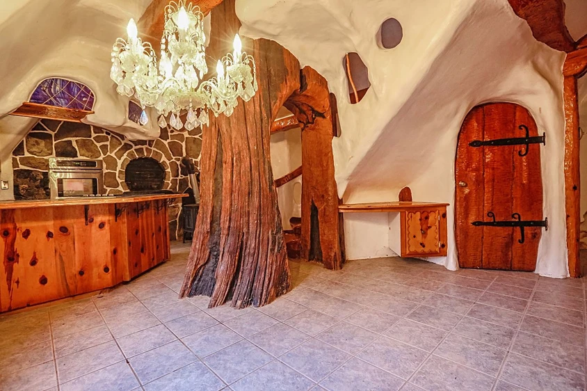 白雪姫の家 を 買える時代がやってきた 8 000万 の6枚目の画像 Tabi Labo