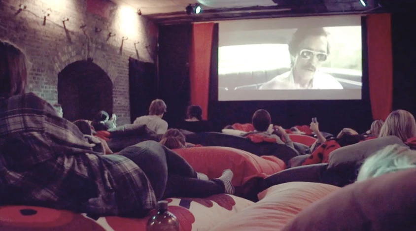 ベッドでゴロゴロしながらお酒が飲める映画館 ピローシネマ で寝落ちバンザーイ の6枚目の画像 Tabi Labo
