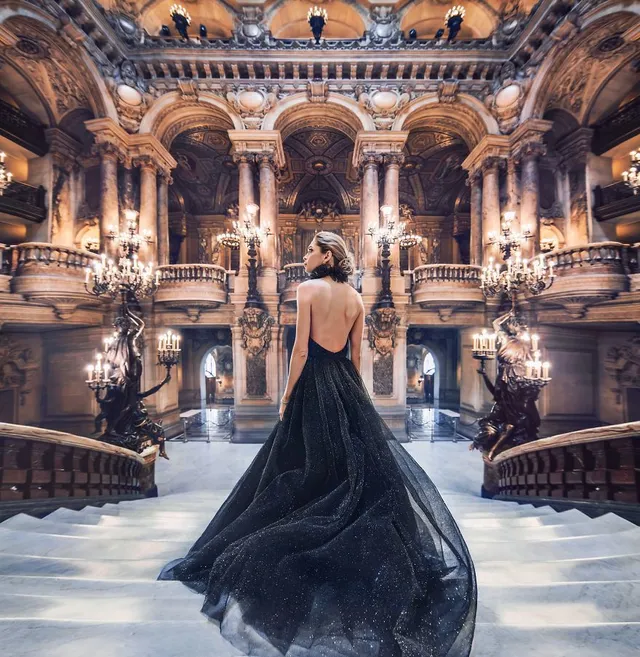 Kristina Makeeva ドレスと風景　パリ国立オペラ