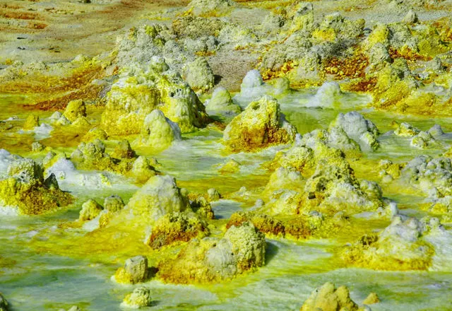 エチオピアのダロル湖　毒ガスと硫黄