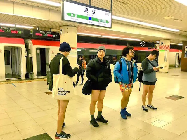ノーパンツデー 下着姿のセクシーな集団がnyの地下鉄をジャック Tabi Labo