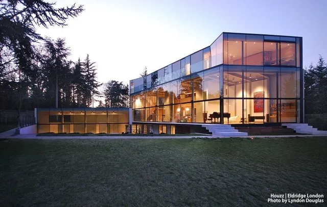 世界の美しいガラスの家