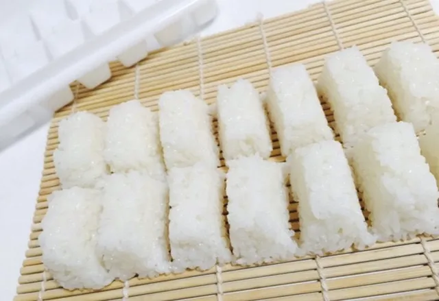100均の製氷トレー　寿司