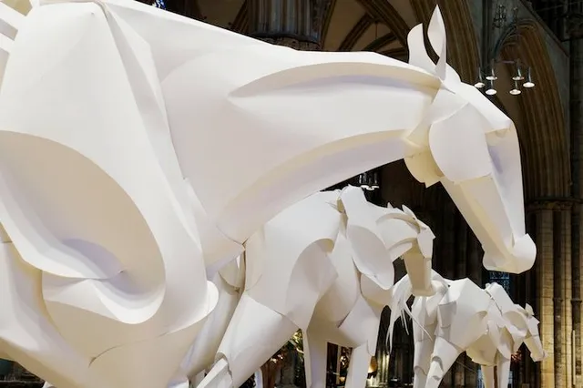 躍動感の溢れる「馬の彫刻」。その素材を知って、ぶっ飛んだ！ | TABI LABO