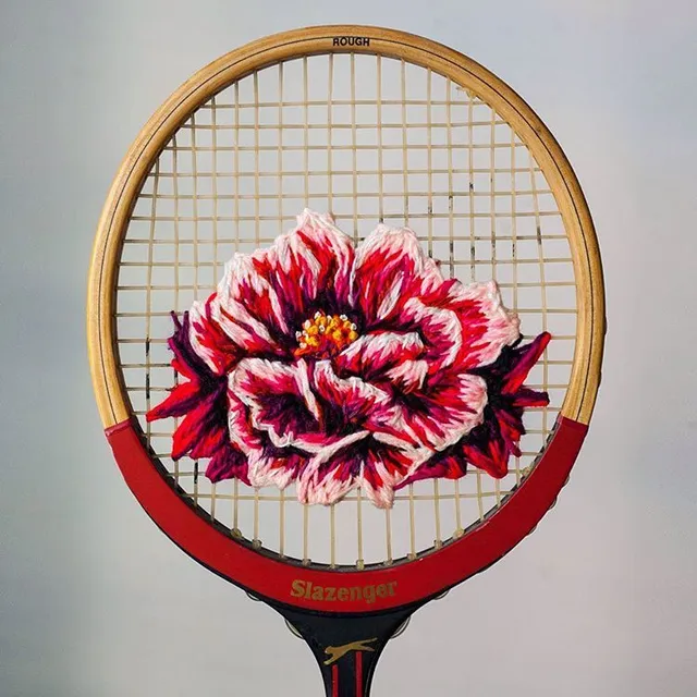 テニスラケットに刺繍！？意外な組み合わせが、めちゃ素敵！ | TABI LABO