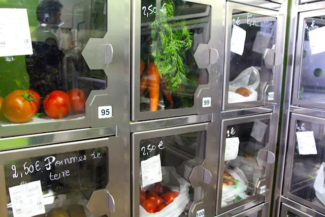 オーガニック野菜の「自動販売機」パリ