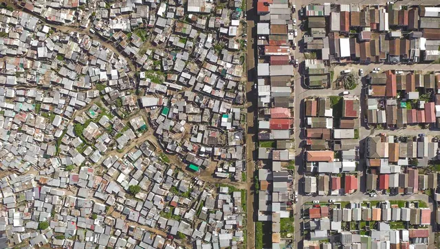 上空から見える 暮らしの格差　アフリカ