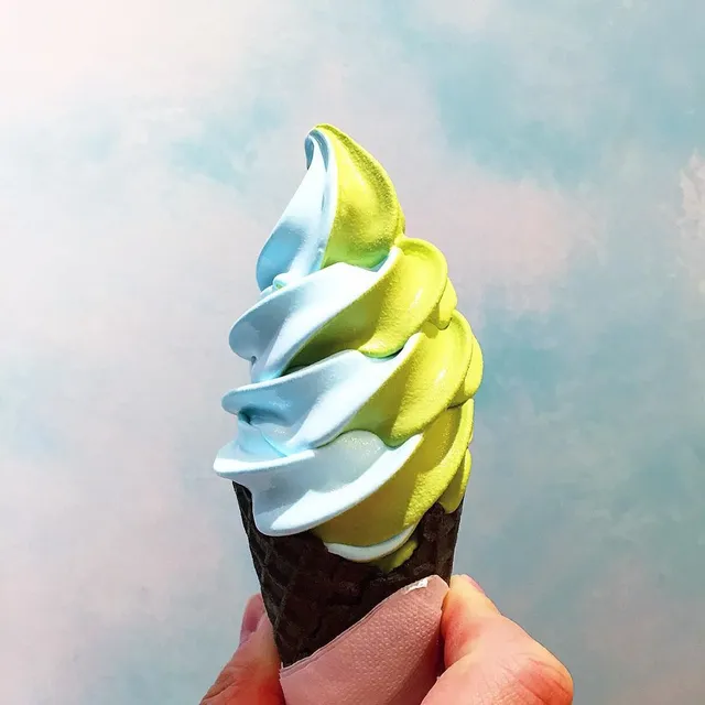 わた飴 マシュマロ ポップコーン デコりまくれるカラフルなアイスクリーム屋さんが人気 Tabi Labo
