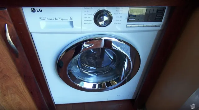 「DIYコンテナハウス」洗濯機