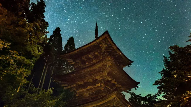 長野県新海三社神社の三重塔